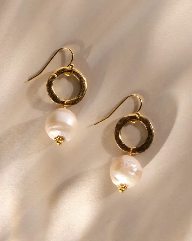 Hammered Circle and Freshwater Pearl Drop Earring (ER565)